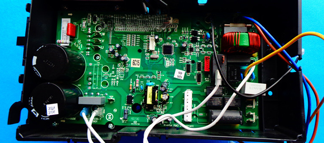 控制器進(jìn)線(xiàn)是三根，出線(xiàn)雜亂多，只要分清很簡(jiǎn)單